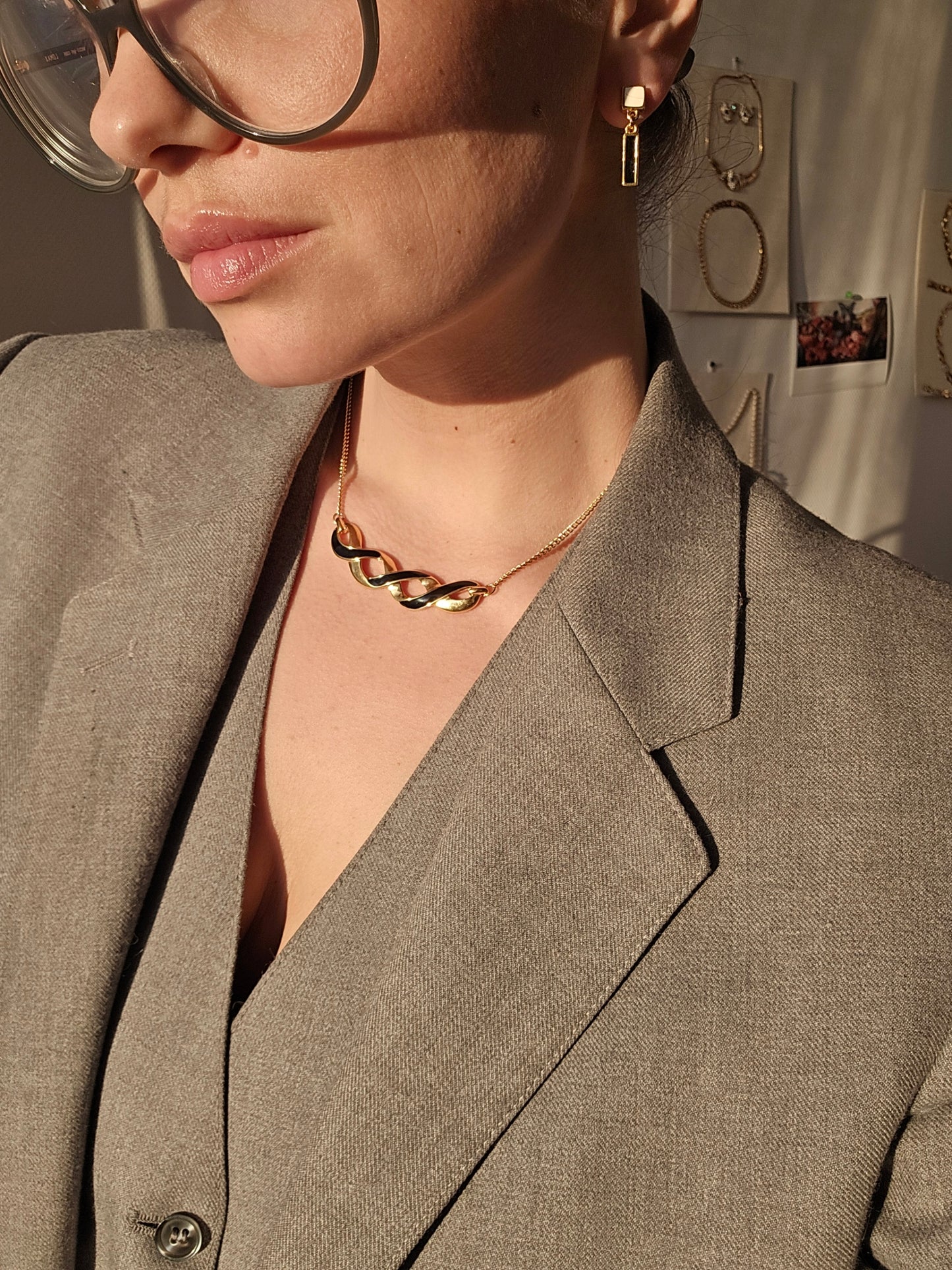 Vintažinis MONET kaklo papuošalas su emale