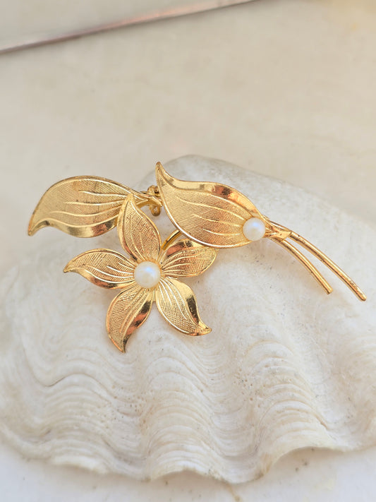 Vintažinė aukso spalvos sagė gėlė