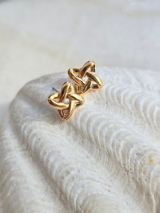 Aukso spalvos auskarai žvaigždės