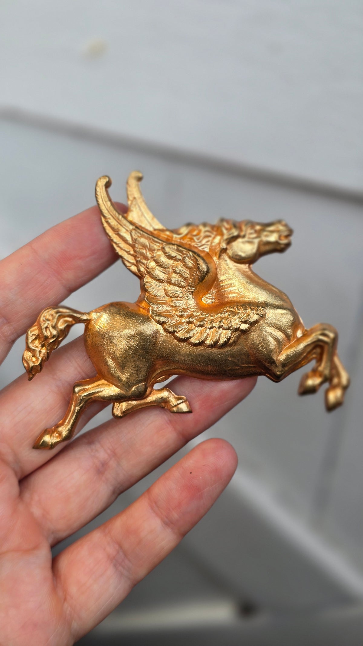 Vintažinis 40tų metų aukso spalvos sagė Pegasas