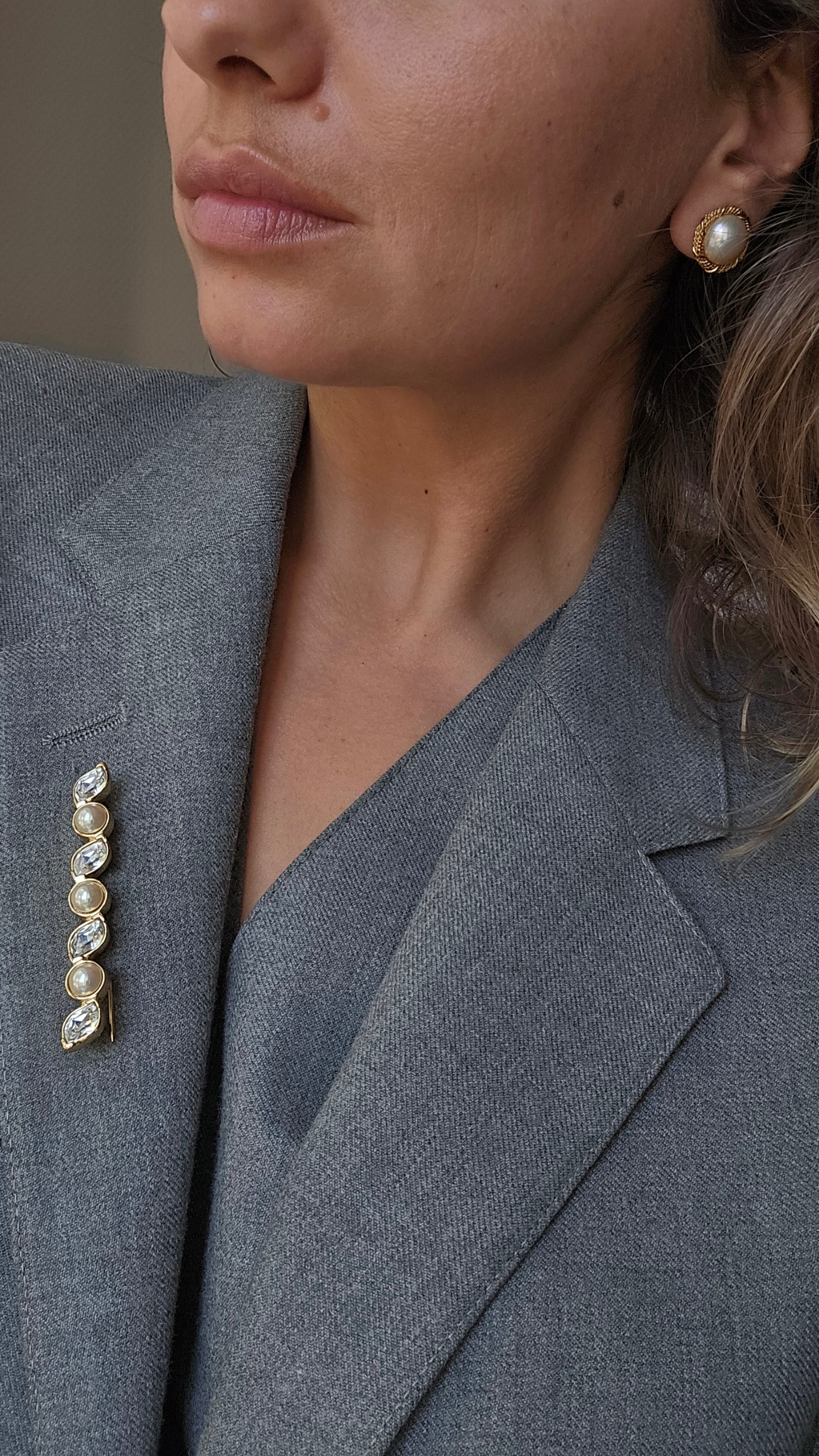 Vintažinė Christian Dior sagė su akriliniais perlais ir stiklo kristalais