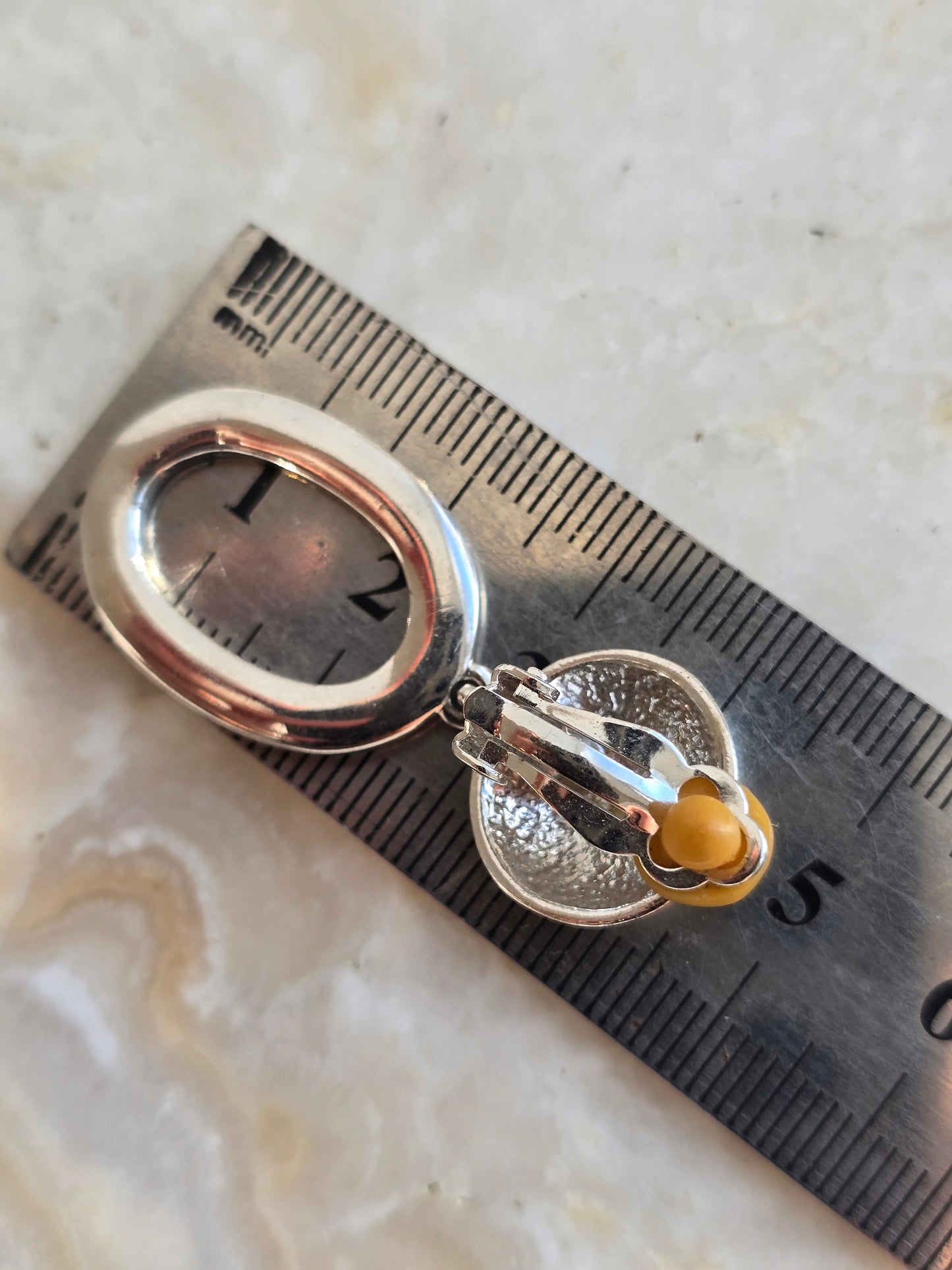 Sidabro spalvos klipsai