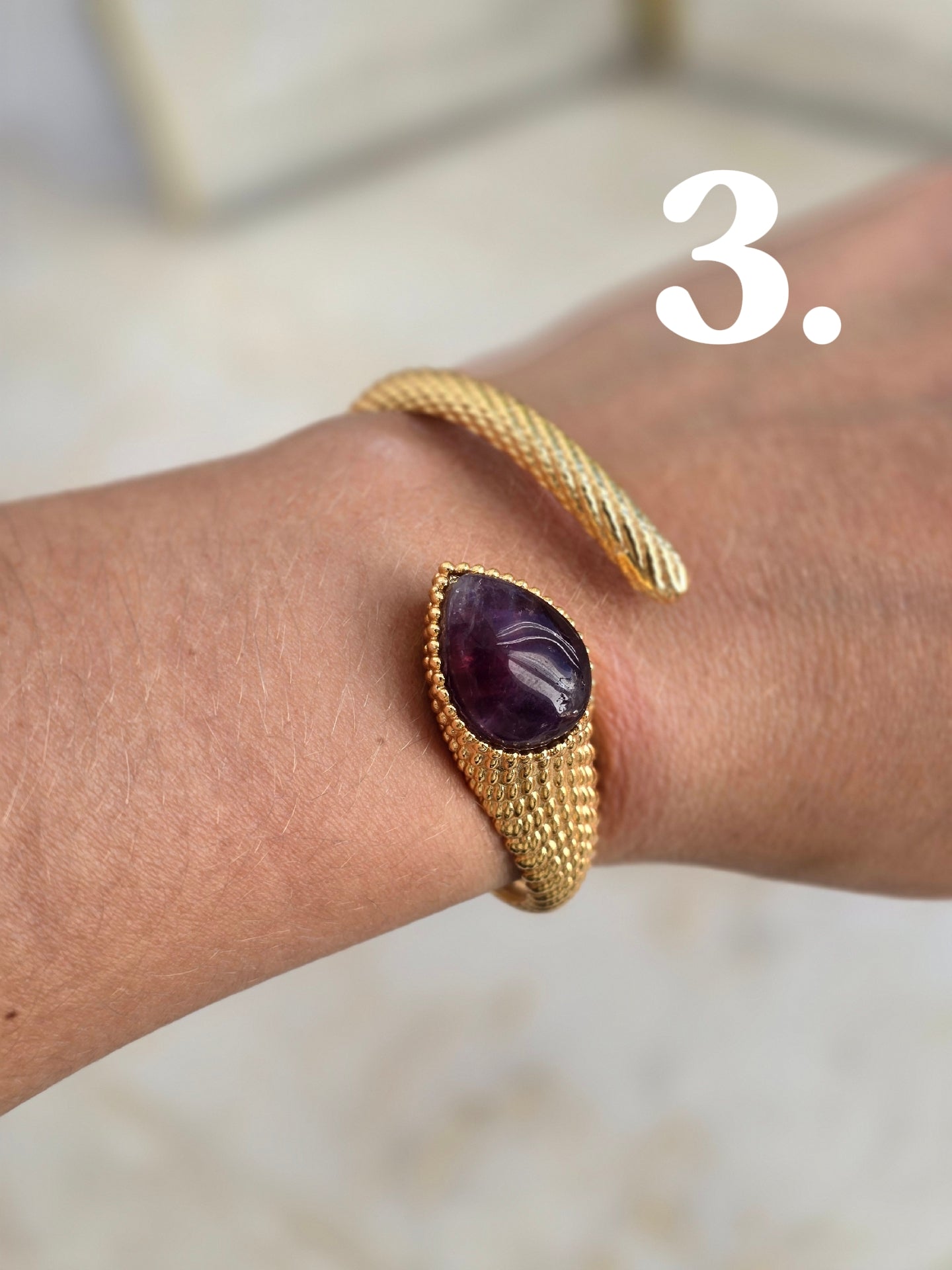 Aukso spalvos apyrankė gyvatė su natūraliais agato,ametisto ir labrodarito akmenukais