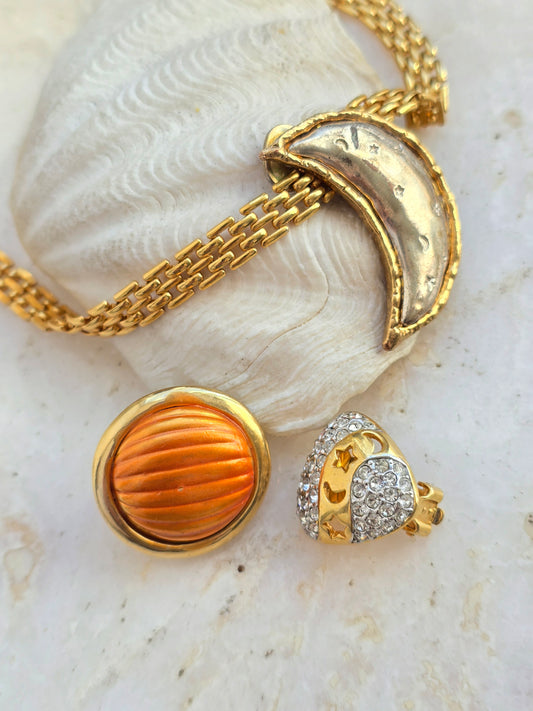 Aukso spalvos kaklo papuošalas + 3 klipsai