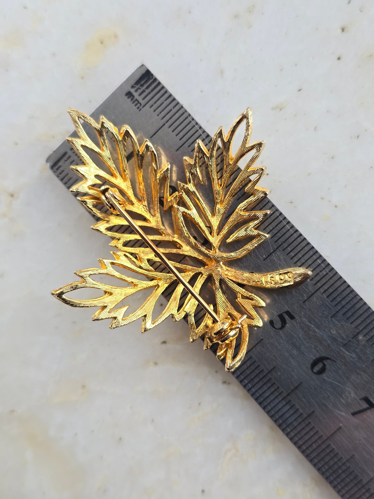 Vintažinė sagė lapelis