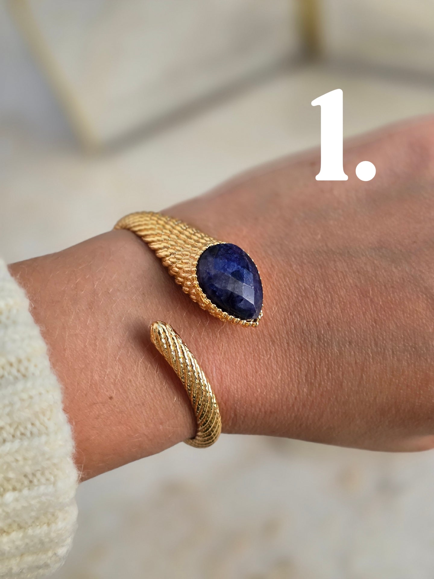 Aukso spalvos apyrankė gyvatė su natūraliais agato,ametisto ir labrodarito akmenukais