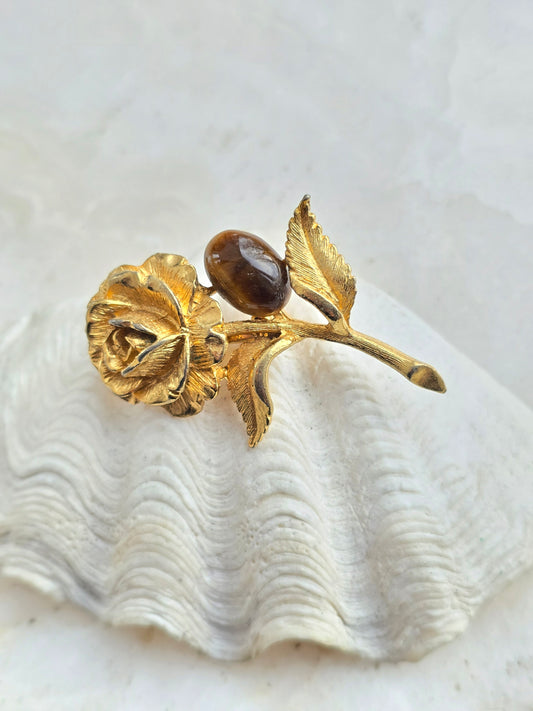 Vintažinė sagė gėlė su tigro akies akmenuku