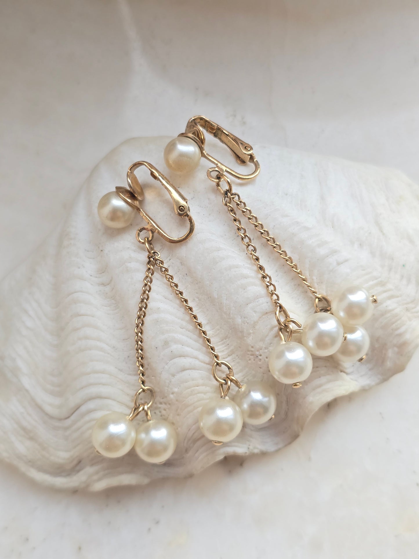 Vintažiniai Sarah Coventry klipsai su akriliniais perlais