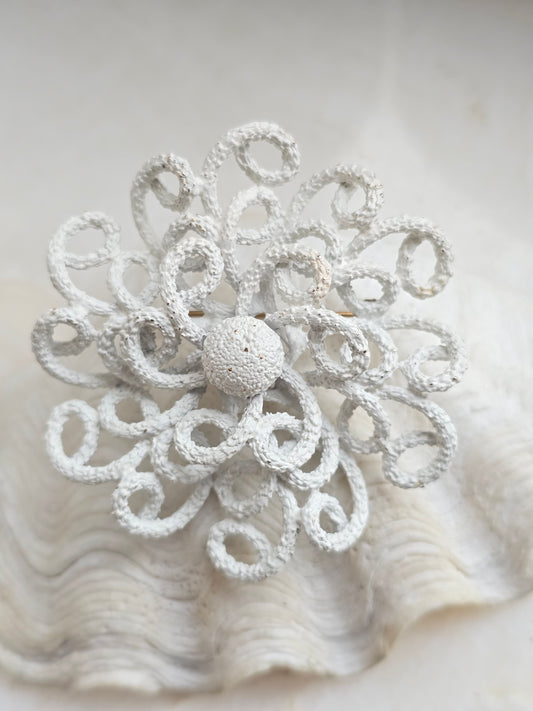 Vintažinė TRIFARI sagė