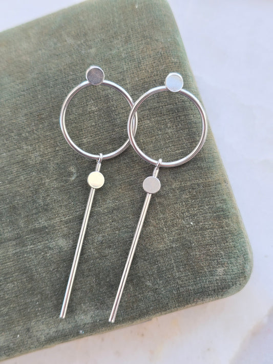 Sidabro spalvos geometriniai auskarai