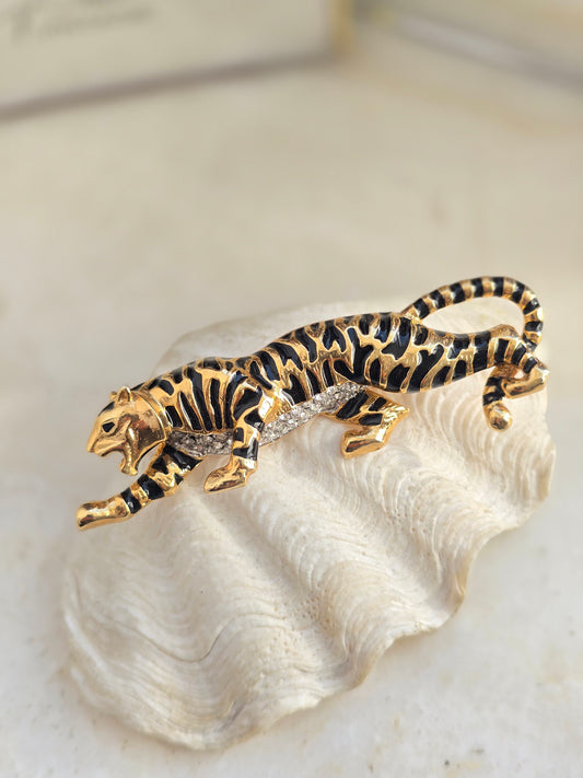 Vintažinė aukso spalvos sagė tigras