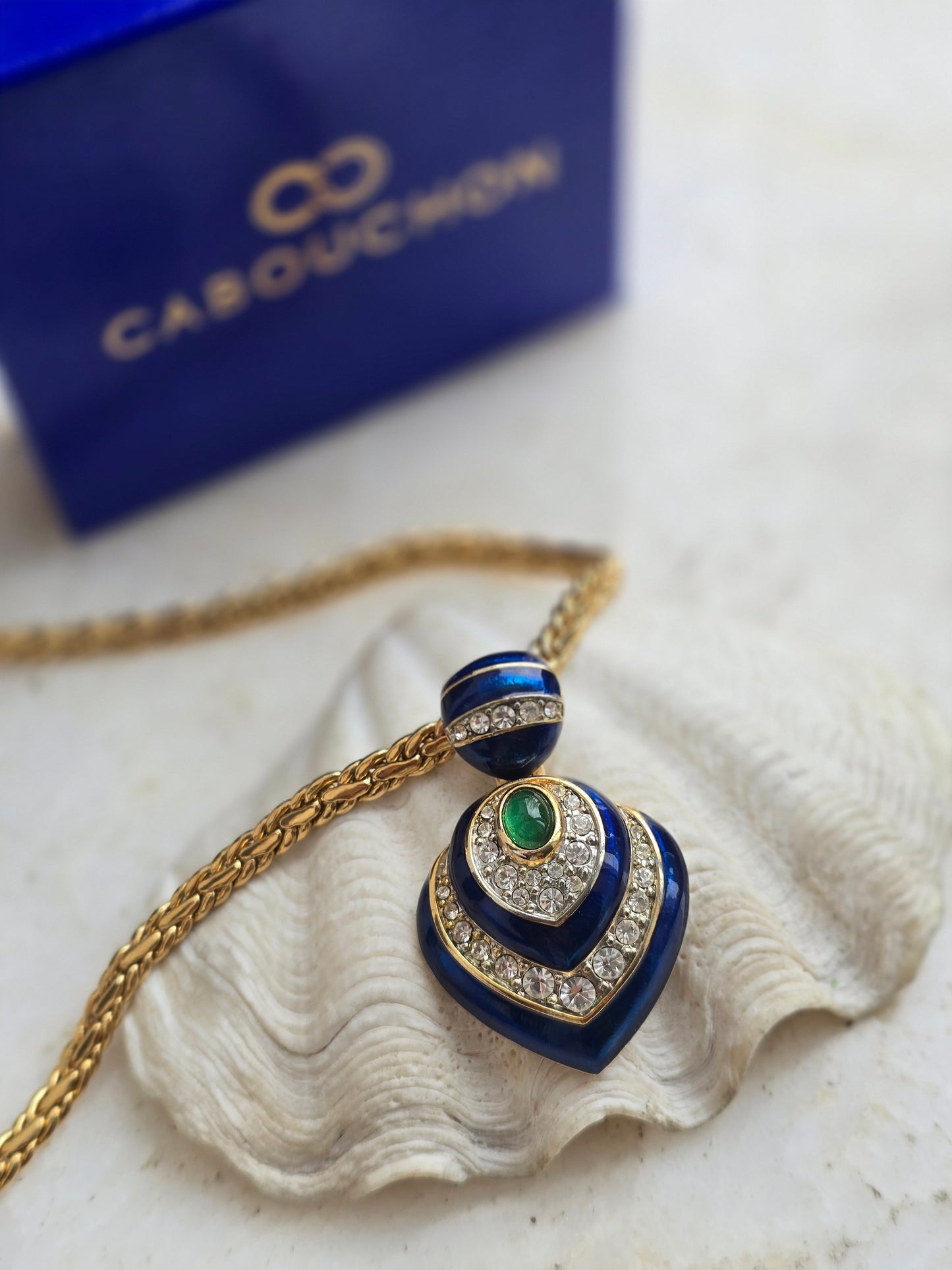 Vintažinis CABOUCHON kaklo papuošalas originalioje dėžutėje